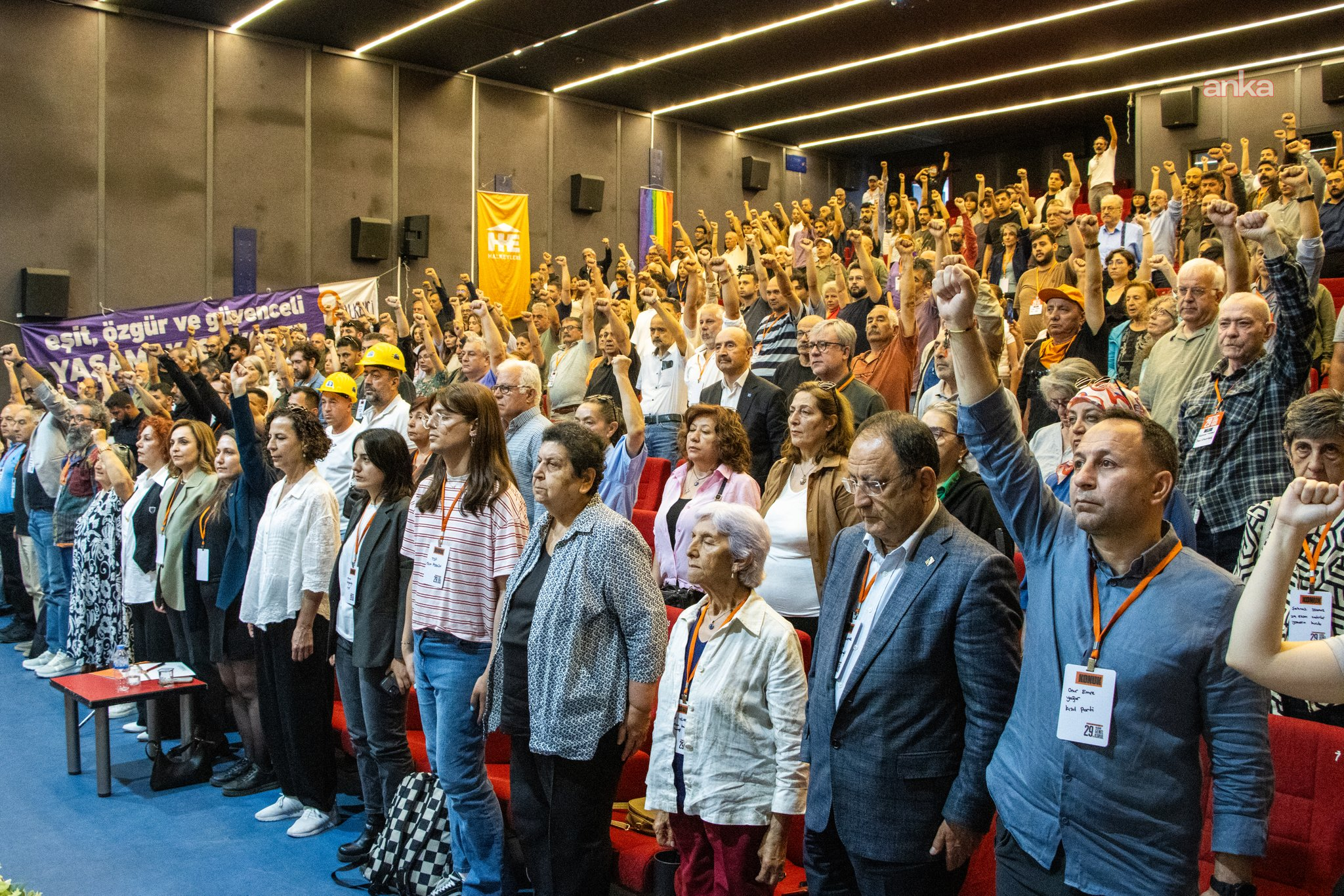Halkevleri’nde deprem: CHP’li Orhan Sarıbal oy birliğiyle ihraç edildi!
