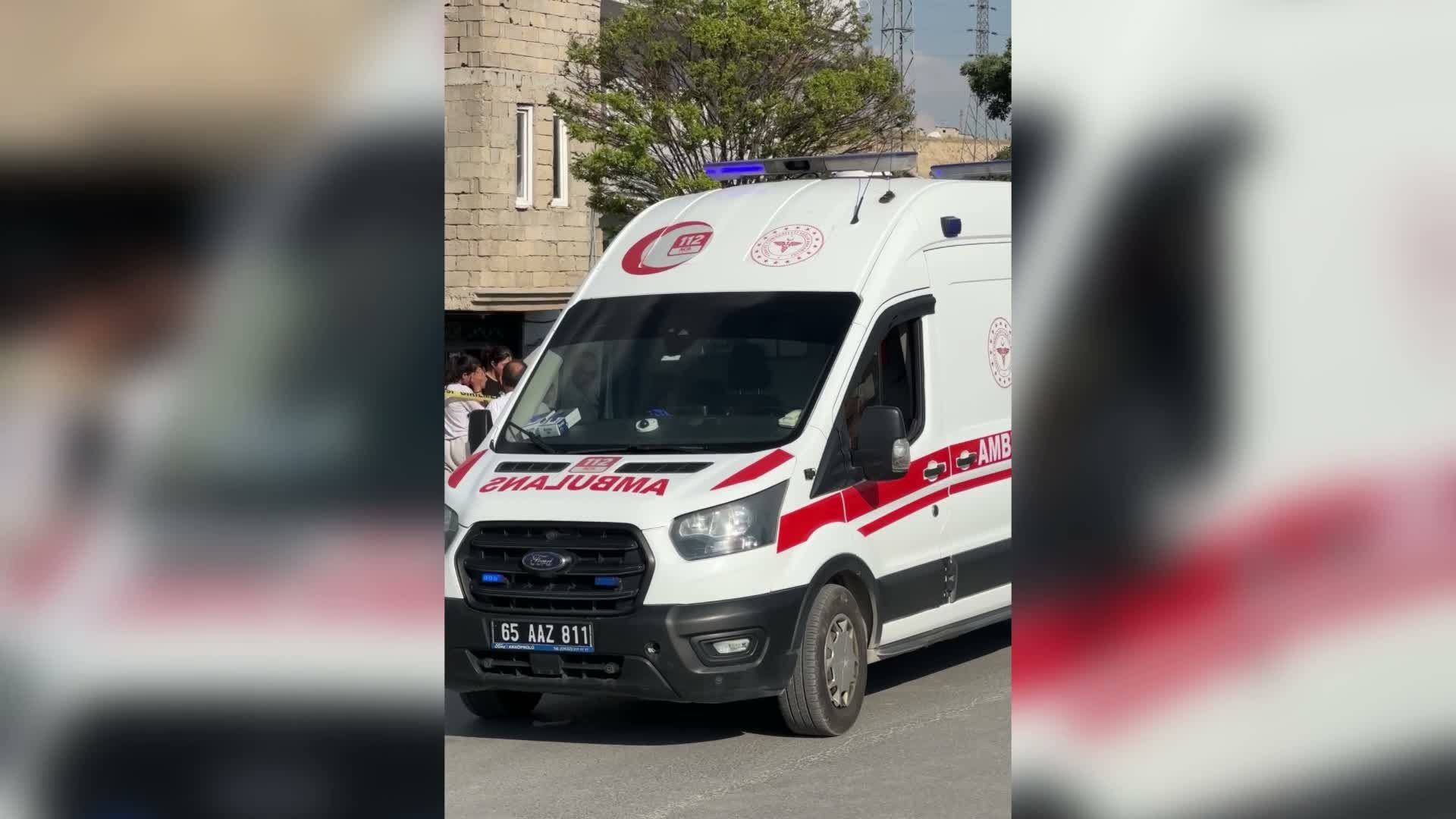 Van-Hakkari Kara Yolunda Feci Kaza! Aynı Aileden İki Kuzen Hayatını Kaybetti, Bölge Yasta