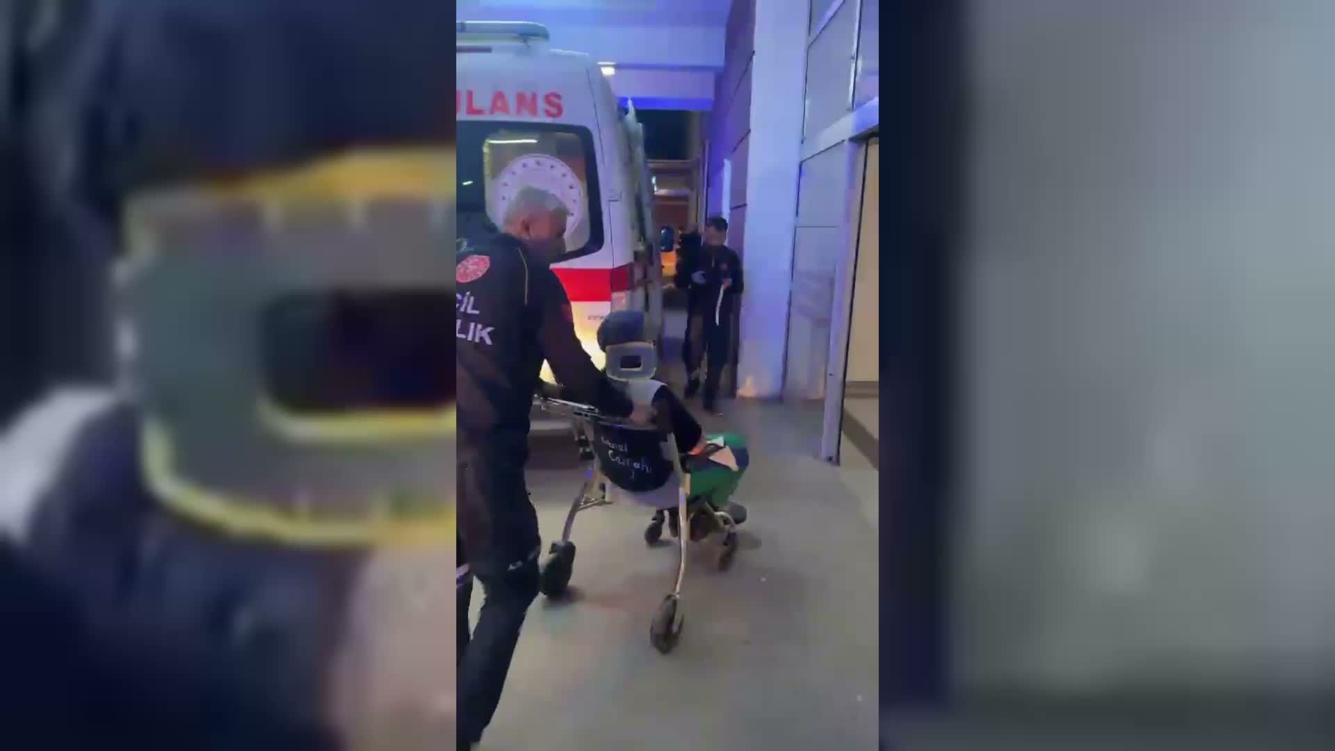 Adıyaman-Şanlıurfa Yol Ayrımında Feci Kaza: Tarım İşçilerini Taşıyan Minibüs ile Otomobil Çarpıştı, 15 Yaralı