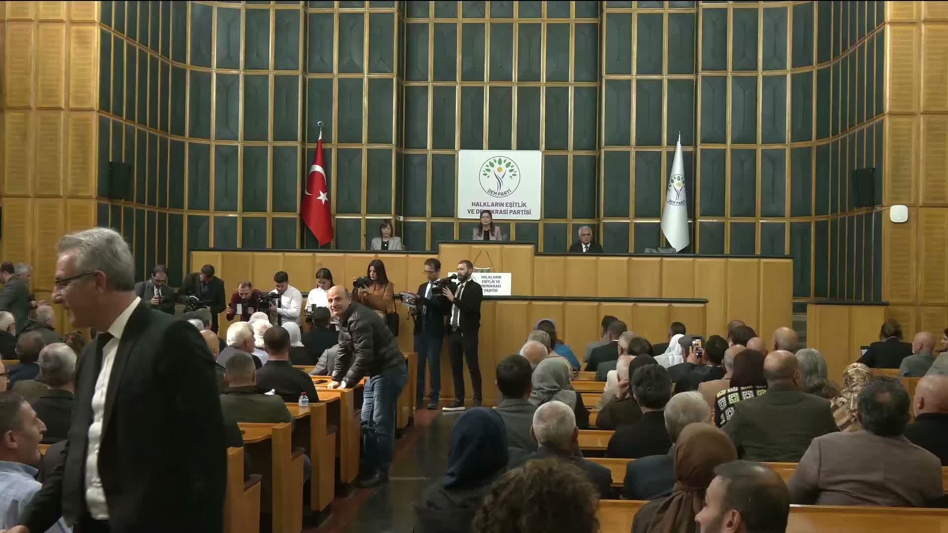 DEM Parti Eş Genel Başkanı Bakırhan’dan İktidara Barış Süreci Çağrısı: "Artık Neyi Bekliyorsunuz?"