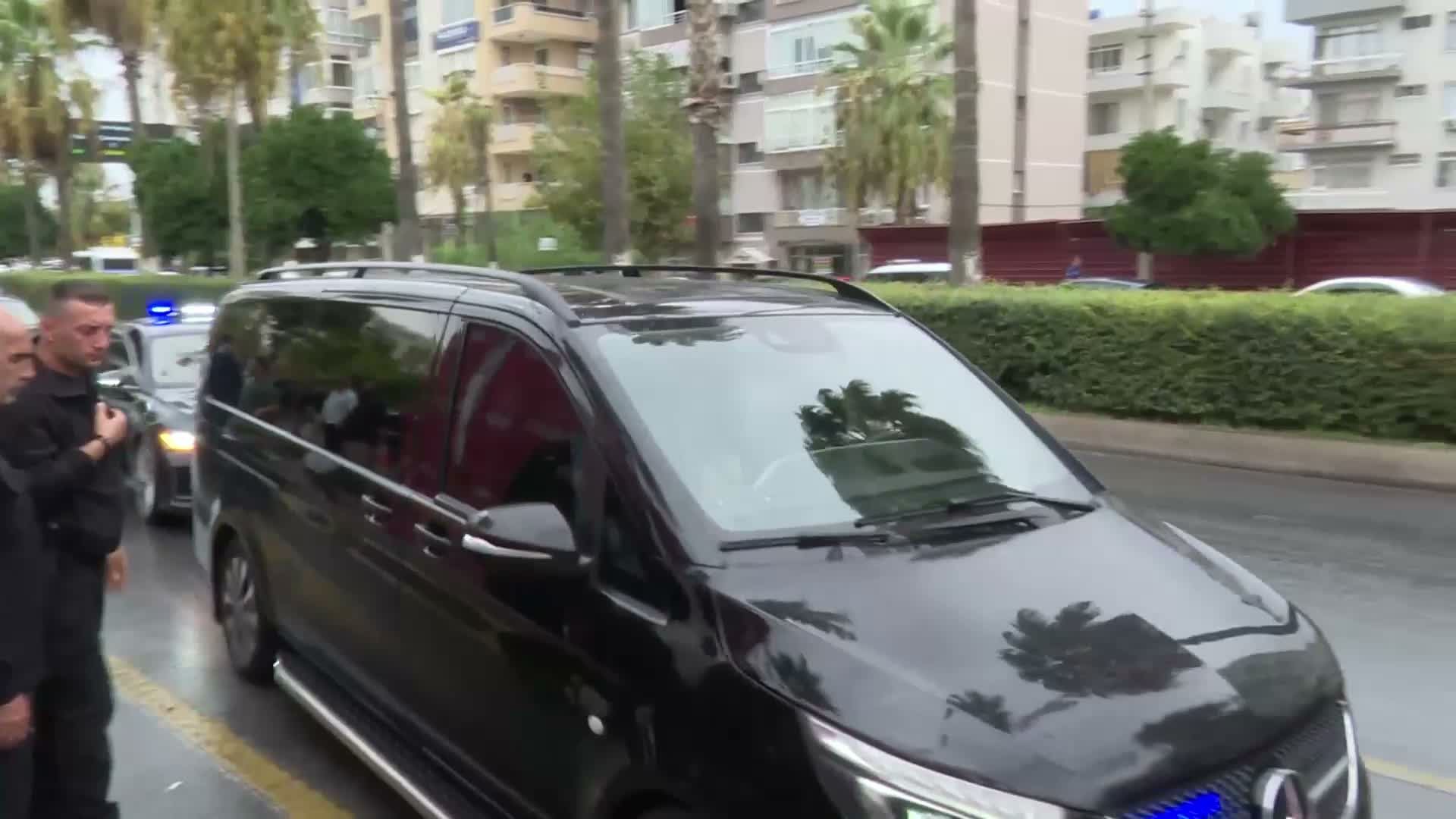 Kılıçdaroğlu'ndan Mersin'e Çıkarma: Vahap Seçer ve Başkanların Gözaltına Alınmasına Tepki