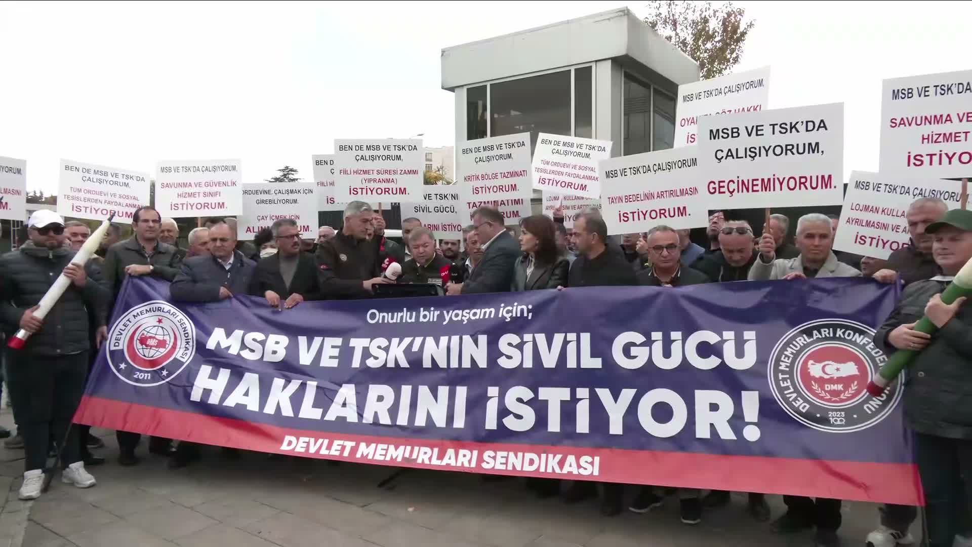 TSK ve MSB'deki Sivil Memurlardan TÜİK Önünde Eylem: "Geçinemiyoruz, Haklarımızı İstiyoruz"