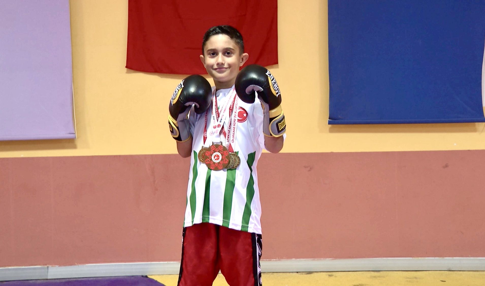 Malatya’nın Gururu 9 Yaşındaki Mehmet Kerem: Diyabeti Yendi, Kick Boksta Şampiyonluğa Koşuyor!