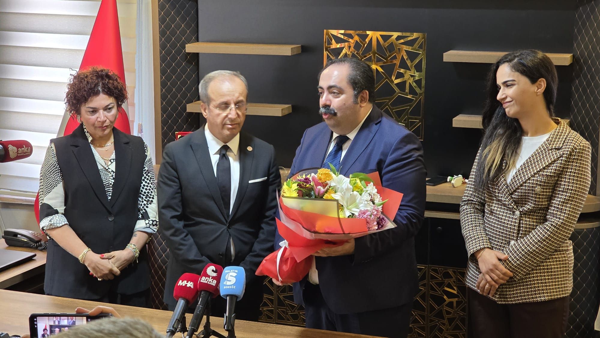 YENİ Parti Malatya'da görev değişimi: Basri İlhan, Barış Yıldız'dan görevi devraldı